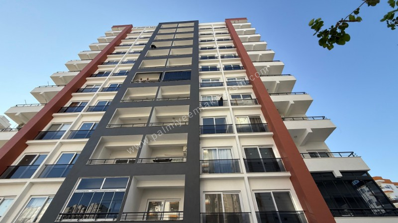 KIZKALESİ MERKEZDE DENİZE MANZARALI VE HAVUZLU SATILIK 1+1 DAİRE